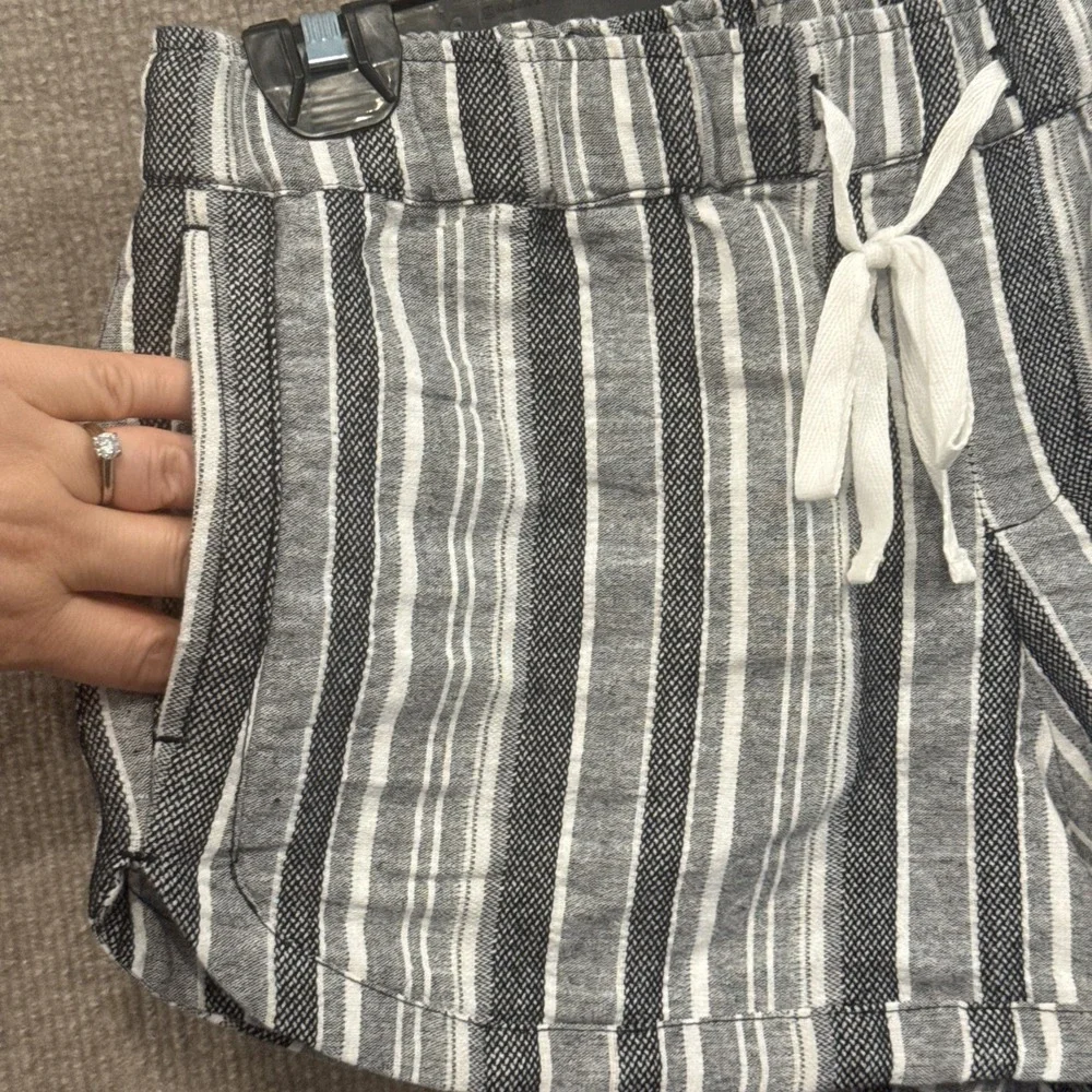 Roxy Cotton Beach Shorts Womens Medium Black White Striped Boho Pockets EUC - Picture 3 of 13